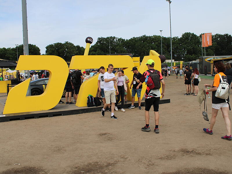 Die schönsten Impressionen von der DTM 2025 am Norisring am Sonntag. Das DTM-Logo ist wie immer ein beliebter Foto-Hotspot.DTM Norisring 2025: Die besten Impressionen vom Sonntag Die schönsten Impressionen von der DTM 2025 am Norisring am Sonntag. Das DTM-Logo ist wie immer ein beliebter Foto-Hotspot.