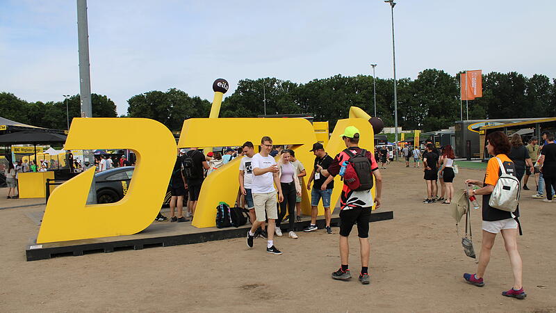 Die schönsten Impressionen von der DTM 2025 am Norisring am Sonntag. Das DTM-Logo ist wie immer ein beliebter Foto-Hotspot.DTM Norisring 2025: Die besten Impressionen vom Sonntag Die schönsten Impressionen von der DTM 2025 am Norisring am Sonntag. Das DTM-Logo ist wie immer ein beliebter Foto-Hotspot.