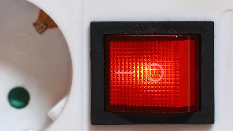Schalter an einer Steckdose. Strom ist teurer geworden; auch die Stadtwerke Lichtenfels erhöhen ihre Tarife. Schalter an einer Steckdose. Strom ist teurer geworden; auch die Stadtwerke Lichtenfels erhöhen ihre Tarife.