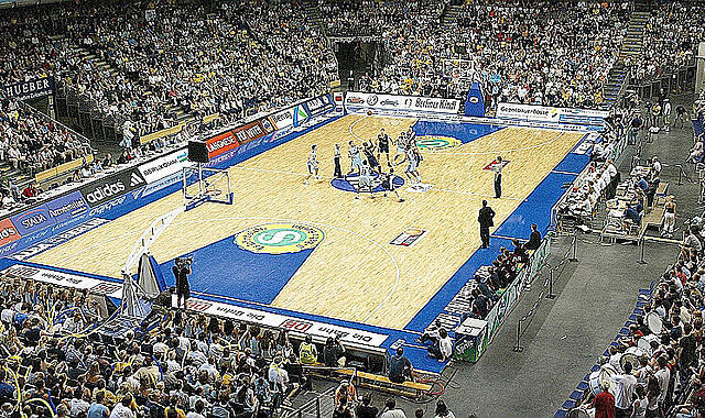 Bamberg gegen Alba: Die schönsten Fanbilder aller Zeiten Bamberg gegen Alba: Die schönsten Fanbilder aller Zeiten