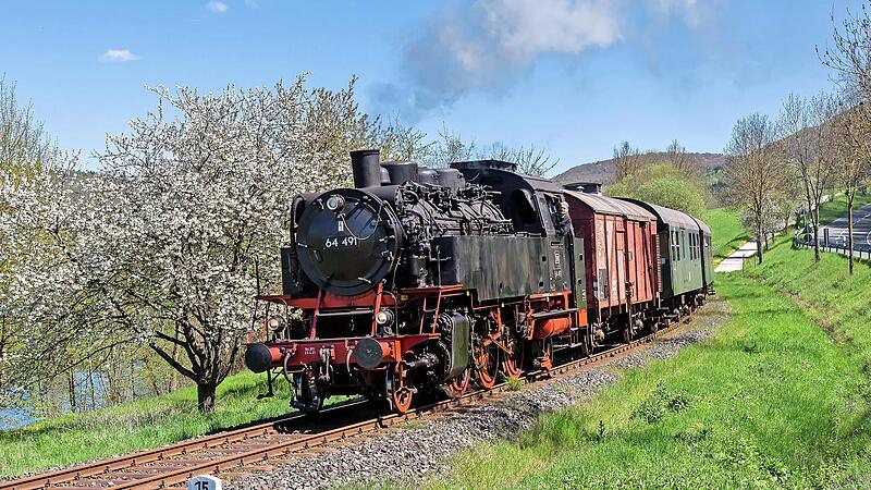Ab 1. Mai sind die Z&uuml;ge der Museumsbahn wieder an allen Sonn- und Feiertagen bis Ende Oktober unterwegs. An insgesamt 16 Tagen wird dabei die Dampflok 64&nbsp;491 eingesetzt.