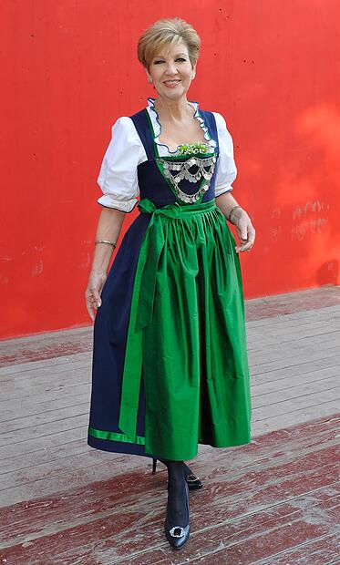 Carolin Reiber im Dirndl