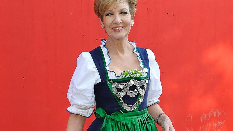Carolin Reiber im Dirndl