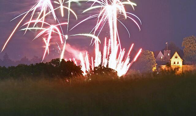 Feuerwerk fasziniert. Aber es ist mit Risiken und Nebenwirkungen verbunden &ndash; gerade in historischen St&auml;dten wie K&ouml;nigsberg (Archivbild vom Pfingstfest).