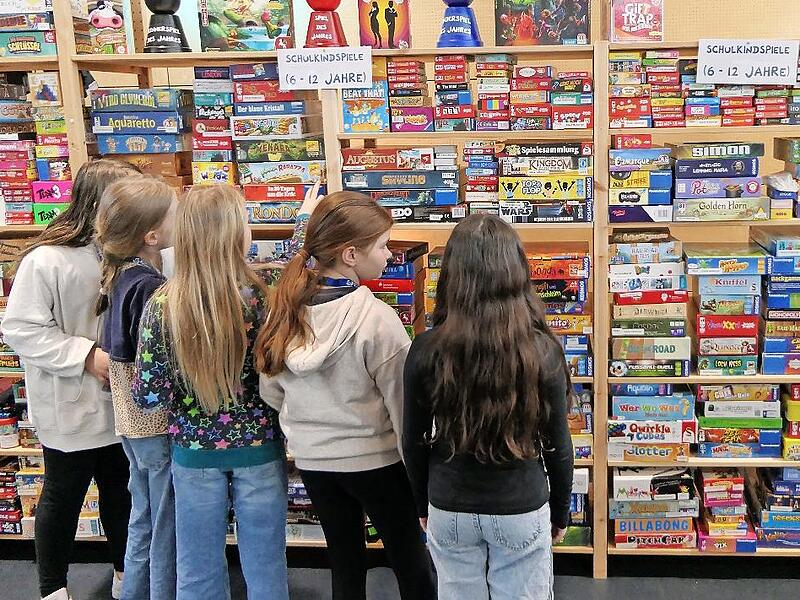 Über 1400 Spiele in allen Altersklassen stehen noch bis Sonntag im Oberthereser Sport- und Kulturzentrum bereit. Über 1400 Spiele in allen Altersklassen stehen noch bis Sonntag im Oberthereser Sport- und Kulturzentrum bereit.