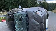 Auto landet auf dem Dach - Fahrerin (28) hatte wahnsinniges Glück Auto landet auf dem Dach - Fahrerin (28) hatte wahnsinniges Glück