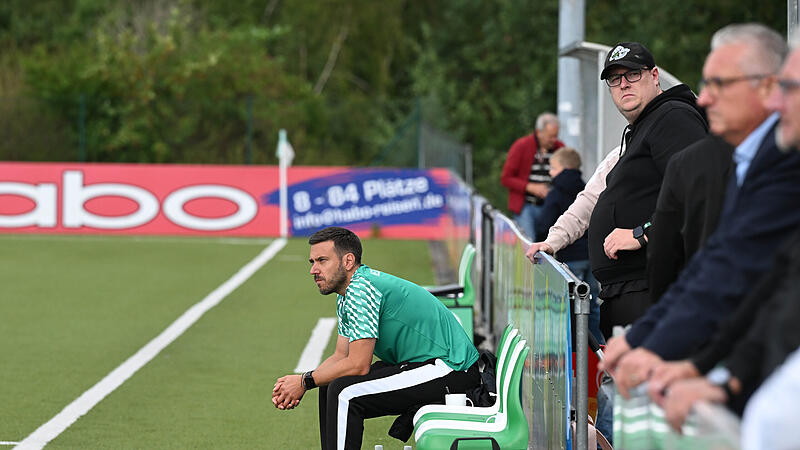 Sport Fußball Saison 2026 / 2027 Bayernliga Nord 7. Spieltag Samstag 22.08.2026 Spielort Neudrossenfeld Sportpark am Weinberg Kunstrasenplatz Spielbeginn 15.30 h TSV Neudrossenfeld gegen TSV 1861 Nördlingen Halbzeitergebnis 1:0 Endstand 1:4 Spielen Trainer Andreas Baumer und der TSV Neudrossenfeld gastieren nach der 1:4-Heimniederlage gegen Nördlingen in der vergangenen Woche beim FC Ingolstadt II.