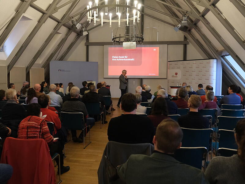 Etliche Interessierte besuchten die Bürgerversammlung in Forchheim.Forchheim & Fränkische Schweiz Etliche Interessierte besuchten die Bürgerversammlung in Forchheim.
