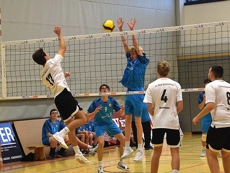 Dieses Bild zeigt eine Szene aus dem Spiel zwischen dem TV/DJK Hammelburg und dem TV Bad Brückenau.