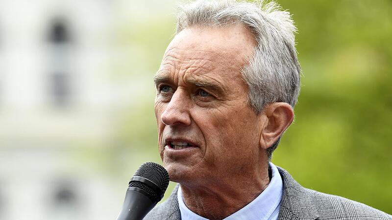 Robert F. Kennedy Jr. geh&ouml;rt, wie Joe Biden, den  US-Demokraten an. Kennedy bewirbt sich  als Herausforderer des amtierenden US-Pr&auml;sidenten  um die Pr&auml;sidentschaftskandidatur der Demokraten.