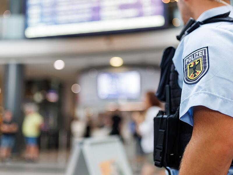 Polizist im N&uuml;rnberger Hauptbahnhof