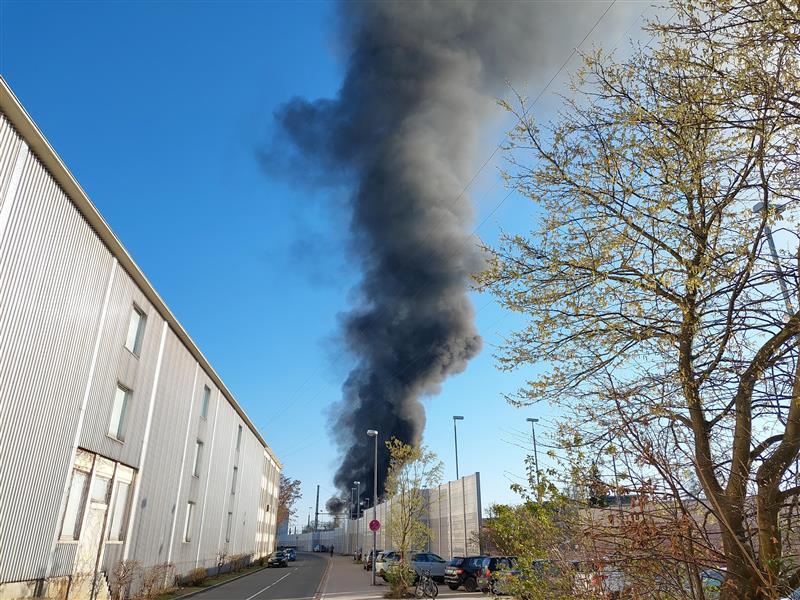 Der Bahnverkehr ist lahmgelegt.