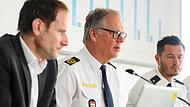 Polizeipräsident Detlev Tolle (Mitte) zog am Freitag Bilanz bei Kriminalitäts- und Verkehrs-Entwicklung in Unterfranken. Mit ihm präsentierten (links) Manuel Rösch und Matthias Rupp die Entwicklung im Bereich des Polizeipräsidiums Unterfranken im ...