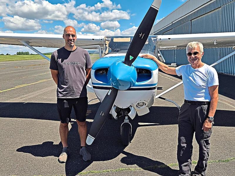 Luftbeobachter Tobias Fell ( li.) mit Pilot Karl-Martin Fendt Luftbeobachter Tobias Fell ( li.) mit Pilot Karl-Martin Fendt