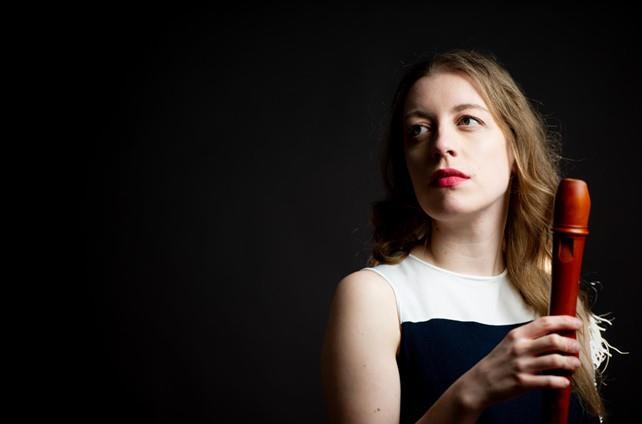 Sarah Jeffery &ndash; eine der gr&ouml;&szlig;ten Botschafterinnen des Instruments Blockfl&ouml;te auf Youtube und in weiteren sozialen Netzwerken &ndash; erz&auml;hlt in einem Gespr&auml;chskonzert aus ihrer Welt. Treffpunkt ist am Samstag, 11. Mai, um 11 Uhr im Rossini-Saal.