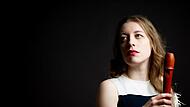 Sarah Jeffery &ndash; eine der gr&ouml;&szlig;ten Botschafterinnen des Instruments Blockfl&ouml;te auf Youtube und in weiteren sozialen Netzwerken &ndash; erz&auml;hlt in einem Gespr&auml;chskonzert aus ihrer Welt. Treffpunkt ist am Samstag, 11. Mai, um 11 Uhr im Rossini-Saal.