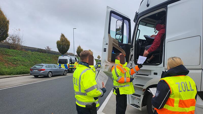 Am Rasthof Riedener Wald kontrollierten 35 Mitarbeiter und Mitarbeiterinnen des Zolls in Schweinfurt Fahrer und Fahrerinnen von Lkw.