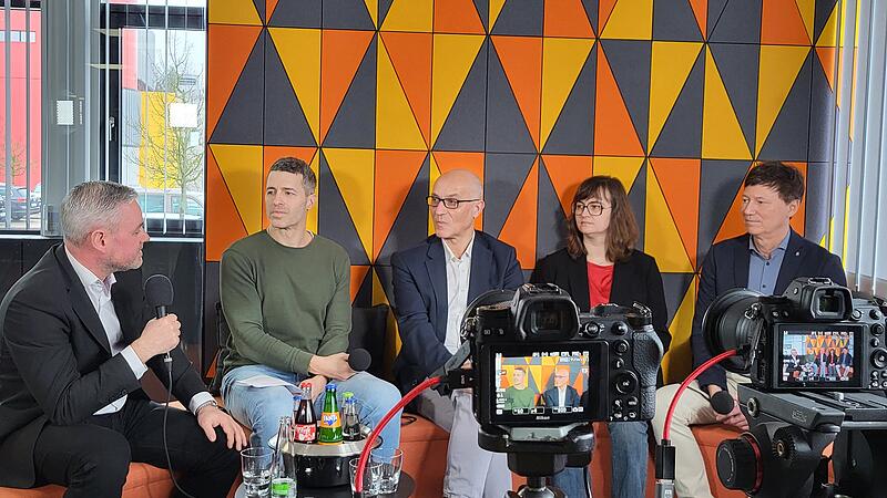 Diskutierten im Rahmen des Videoformats &bdquo;FT-Streitgespr&auml;ch&ldquo; &uuml;ber die Zukunft des Einzelhandels (von links): Galeria-Filialgesch&auml;ftsf&uuml;hrer Mathias Baluses, die Redakteure Christian Pack und Herbert Mackert, sowie vom Ertl-Zentrum Melanie Morgenroth und Karl-Heinrich Ert.