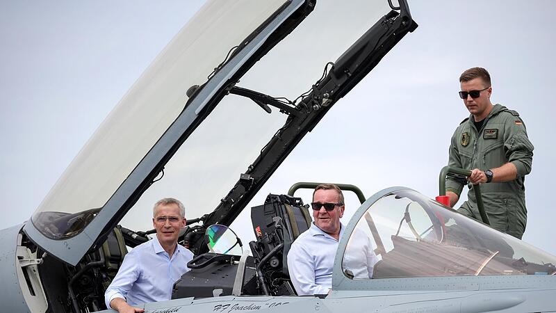 Modell f&uuml;r die Zukunft? Verteidigungsminister Boris Pistorius in einen Eurofighter-Kampfjet.