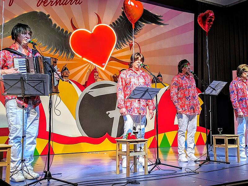Als &bdquo;Amigos der Rh&ouml;n&ldquo; boten die Kellerbachspatzen (Frank Schmitt, Gerhard D&uuml;nisch, Sascha Dechant und Thomas Baumgart) zum Valentinstag ein &bdquo;erotisches Programm&ldquo;.