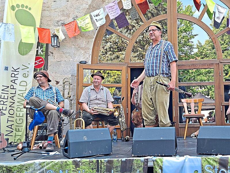 Das Musikkabarett &bdquo;h&auml;isdn d&auml;isd vomm mee!&ldquo; begeisterte das Publikum am Nationalparktag. Florian Tully