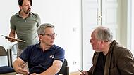 Heiteres Durcheinander: Probenszene (von links) mit Simon Schober als Piccolo, Harald Wurmsdobler als Leopold und Claus J. Frankl als Autor.