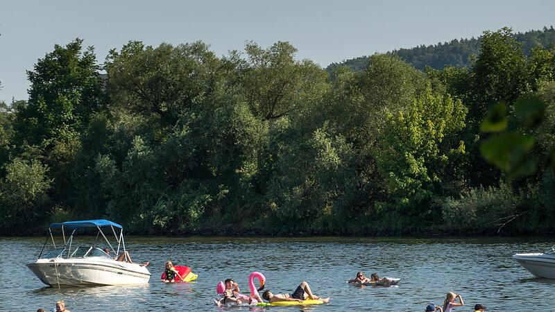 Den Schiffen rechtzeitig ausweichen, die Strömung in der Flussmitte meiden: Das sind einige der Tipps von Experten rund ums Baden in Flüssen.
