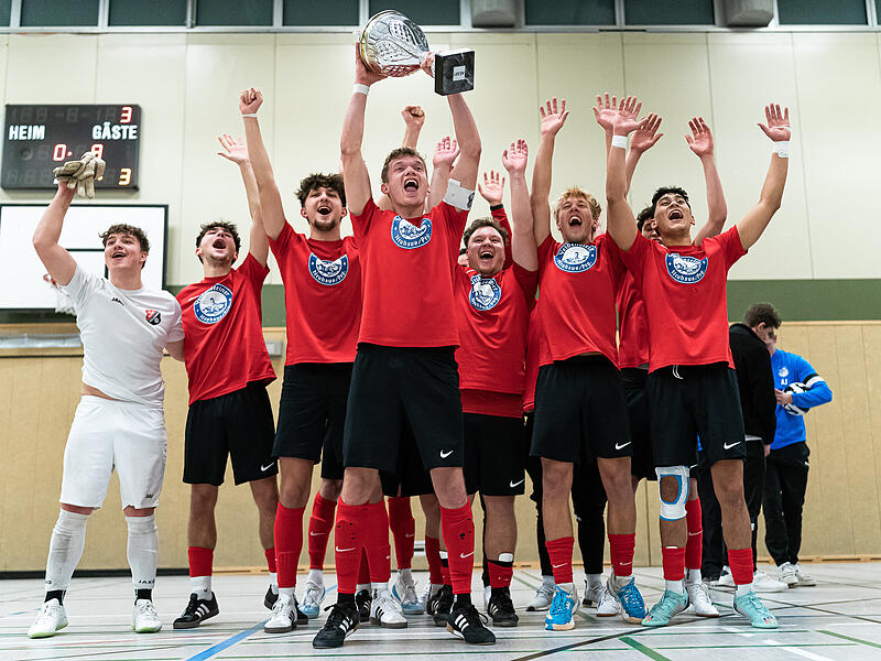 Starke Leistung des SV Weilersbach: Beim eigens ausgerichteten 4. Veldensteiner Cup triumphiert die Gloria am Ende selbst.