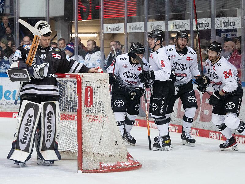 Eishockey-Torhüter Jonas Neffin (l) Eishockey-Torhüter Jonas Neffin (l)