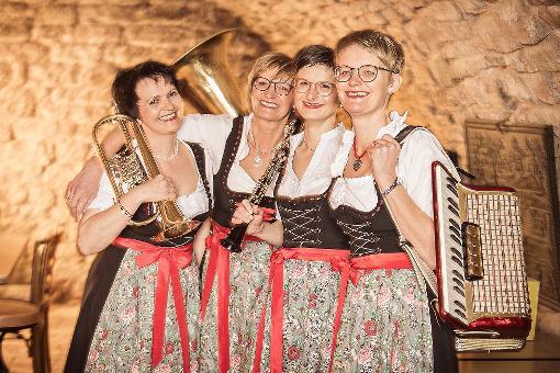 Die vier Musikerinnen von Kaufmannsware aus Weisbach verbinden Volksmusik mit Witz.