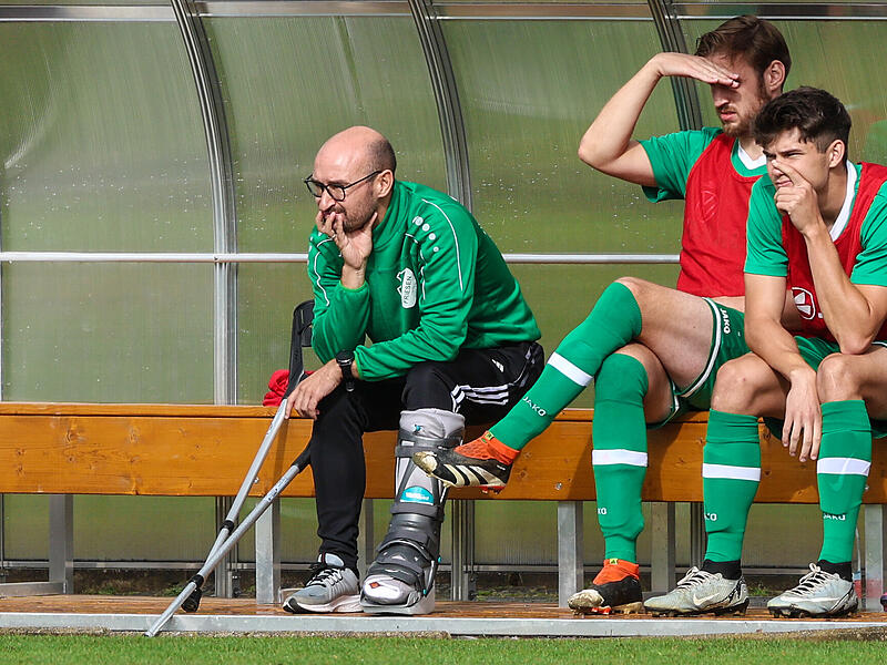 Friesens Trainer Frederic Martin (links) möchte am Sonntag die „kleinen Mönche“ schlagen, bevor am 23. November zu Hause noch der FC Strullendorf empfangen wird. Friesens Trainer Frederic Martin (links) möchte am Sonntag die „kleinen Mönche“ schlagen, bevor am 23. November zu Hause noch der FC Strullendorf empfangen wird.