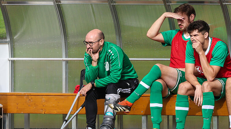 Friesens Trainer Frederic Martin (links) möchte am Sonntag die „kleinen Mönche“ schlagen, bevor am 23. November zu Hause noch der FC Strullendorf empfangen wird. Friesens Trainer Frederic Martin (links) möchte am Sonntag die „kleinen Mönche“ schlagen, bevor am 23. November zu Hause noch der FC Strullendorf empfangen wird.