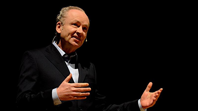 Ferdinand von Schirach bei seiner Lesung in der Bamberger Konzerthalle am Ostersonntag