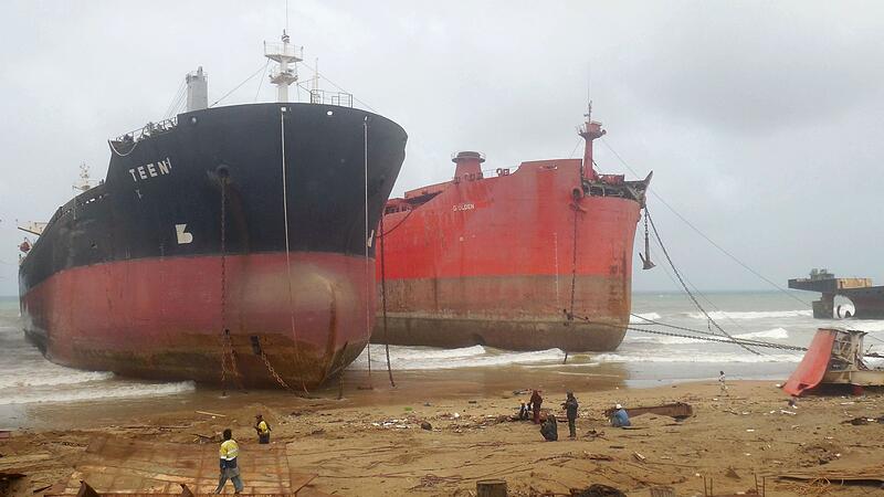 Abwracken von Schiffen Abwracken von Schiffen