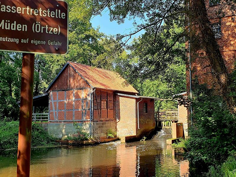 Müden an der Örzte ist ein besonders malerisches Heidedorf.2023 Heidschnuckenweg Teil 5
