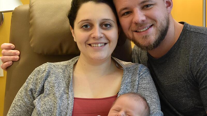 Aus dem Bauch mitten in Herz: Geschafft hat dies Emil, das Kronacher Neujahrsbaby 2022!