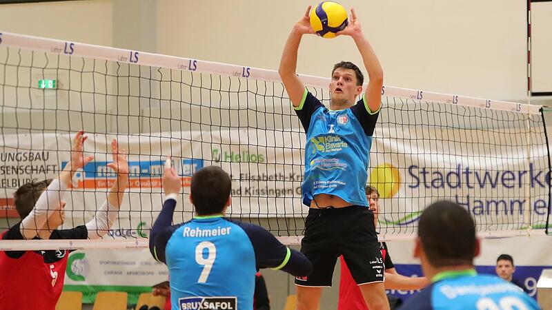 Am Ende des 1. Satzes erstmals eingewechselt, avancierte Finn Jansen (rechts) zu einem der besten Akteure auf Hammelburger Seite. Der Lohn daf&uuml;r: die Auszeichnung als wertvollster Spieler (MVP).