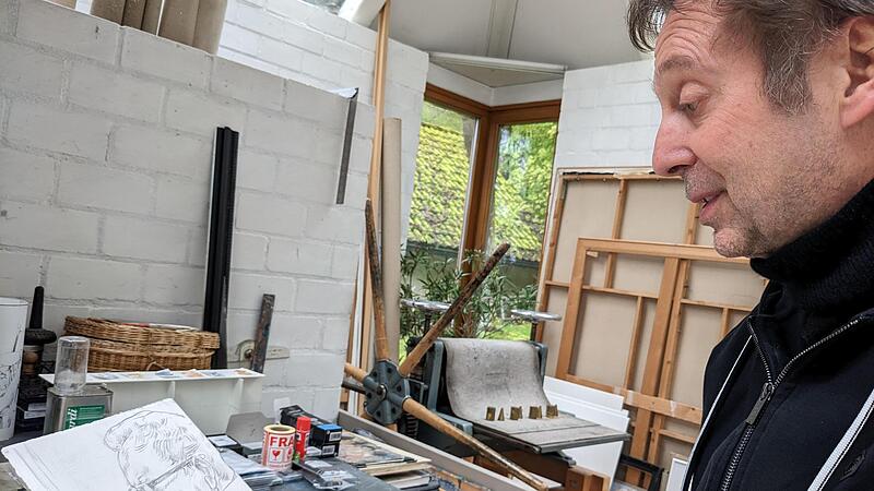 Unzählige Zeichnungen von Harald Winter warten darauf, nach Castellabate verschickt zu werden.Forchheim & Fränkische Schweiz