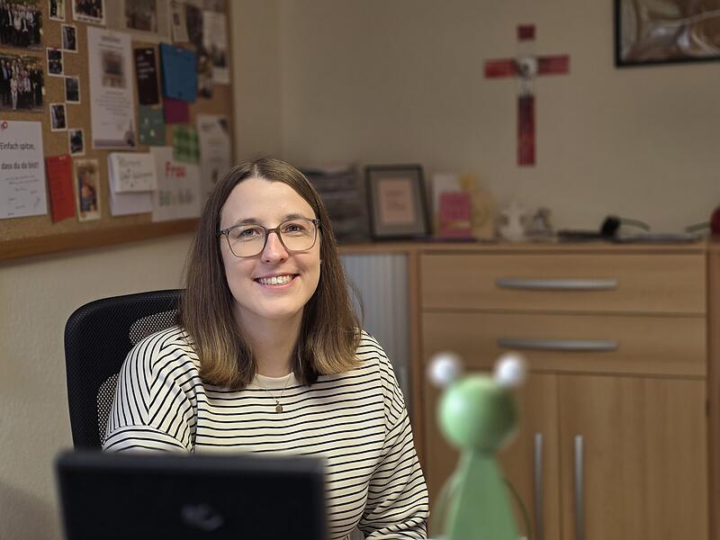 Esther Goldammer ist Pfarrerin von St. Johannis in Rödental und Weißenbrunn vorm Wald. Sie spricht im Interview darüber, wie Gottesdienst heute aussehen muss, um neue Menschen in die Kirche zu bringen. Aber auch darüber, warum der klassische Gottesdienst weiterhin wichtig ist.