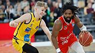 Malik Johnson (rechts) zeigte zuletzt gegen Ludwigsburg mit Johannes Patrick seine beste Saisonleistung. Der Bamberger Aufbauspieler kam auf 23 Punkte und sieben Assists bei nur zwei Ballverlusten und zog acht Fouls.