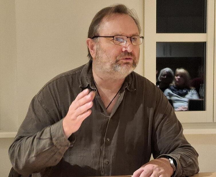 Skurril, sarkastisch und böse: Helmut Vorndran liest aus seinem Werk im „Flecken 47“.