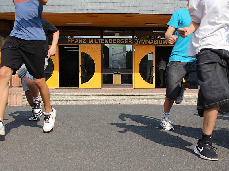 Endlich Sommerferien: Im Landkreis Bad Kissingen verabschieden sich die Kinder in die lang ersehnte Sommerpause. Endlich Sommerferien: Im Landkreis Bad Kissingen verabschieden sich die Kinder in die lang ersehnte Sommerpause.
