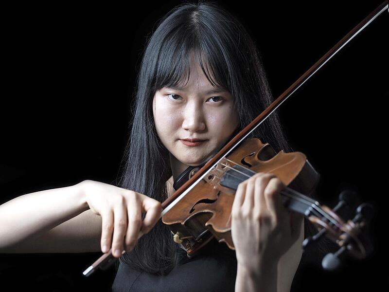 Chenyuan Mu an der Violine ist eine der vier jungen Künstlerinnen, die im Rahmen der „Schüttbau Nachmittagskonzerte“ am 26. November in Rügheim auftreten.