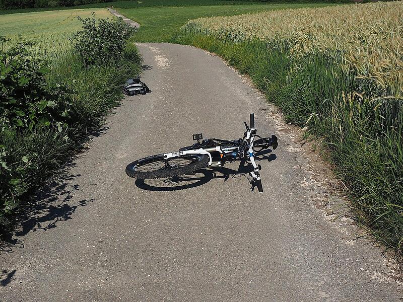 Radunfall im Kreis Lichtenfels: Mann (34) schwer verletzt - Rennradfahrer rast davon Radunfall im Kreis Lichtenfels: Mann (34) schwer verletzt - Rennradfahrer rast davon