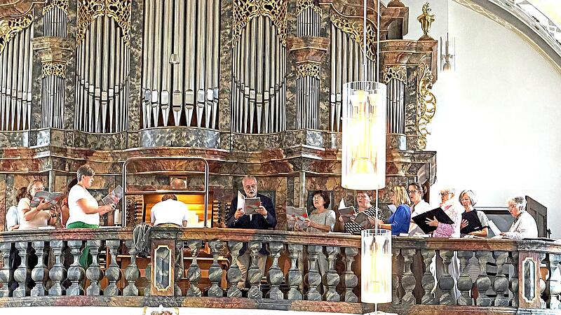 Der Basilika-Chor Marienweiher umrahmt dem Festgottesdienst zum Patrozinium.Oswald Purucker