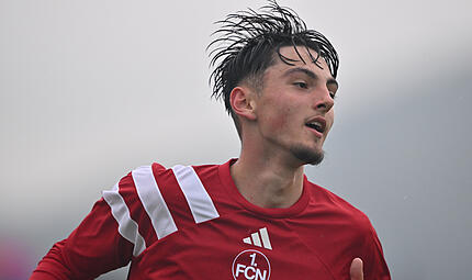 Hier tr&auml;gt der Coburger Dustin Forkel noch das Trikot des 1. FC N&uuml;rnberg. Zur neuen Saison wechselt er auf Leihbasis zum Drittligisten SSV Jahn Regensburg.