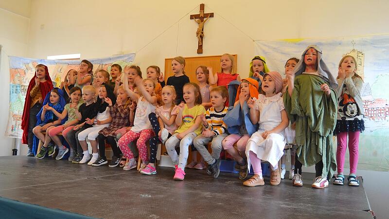 Die Kindergartenkinder auf gro&szlig;er B&uuml;hne &ndash; der Musical B&uuml;hne. Mit viel Freude waren die Kinder des Kindergartens St. Mauritius dabei, bei der Auff&uuml;hrung des Kindermusical &bdquo;Der barmherzige Samariter&ldquo;. Die nicht allt&auml;gliche Idee einer Musical Auff&uuml;hrung kam bei allen sehr gut an.