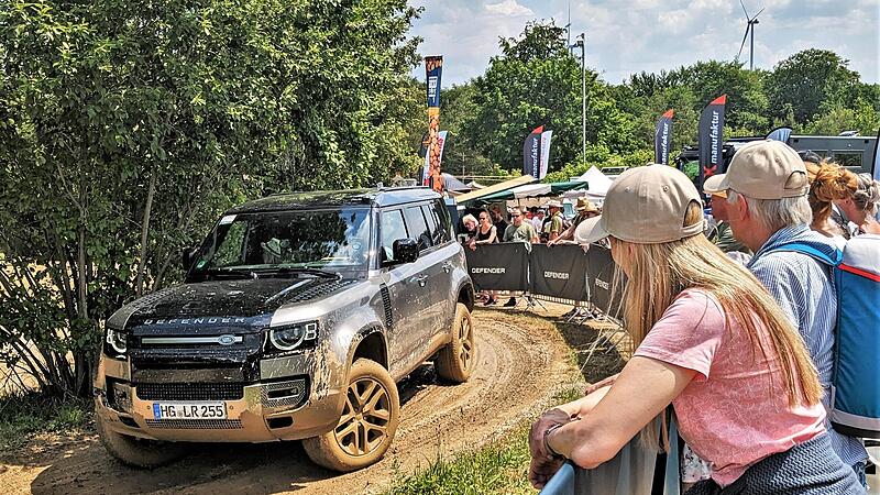 Die Fahrten auf dem Test-Parcours gehören zu den Attraktionen der Offroad-Messe „Abenteuer & Allrad“.