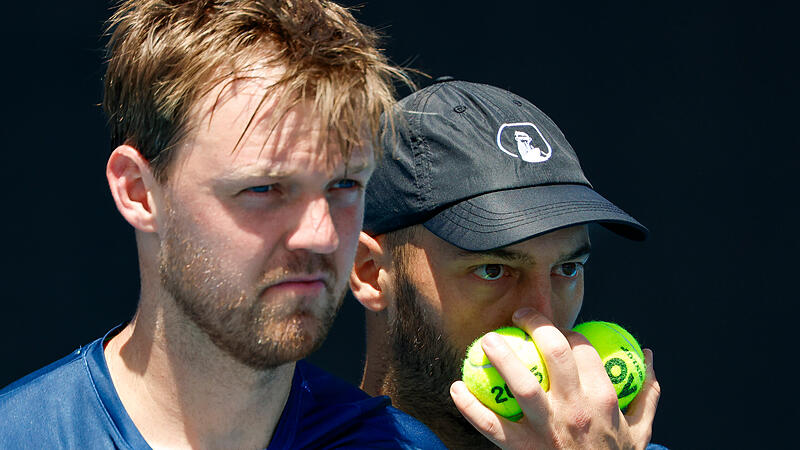 Tim P&uuml;tz (rechts) musste am Donnerstag wegen einer Fingerverletzung passen. Damit schieden er und Kevin Krawietz beim ATP-Turnier in Hamburg aus.