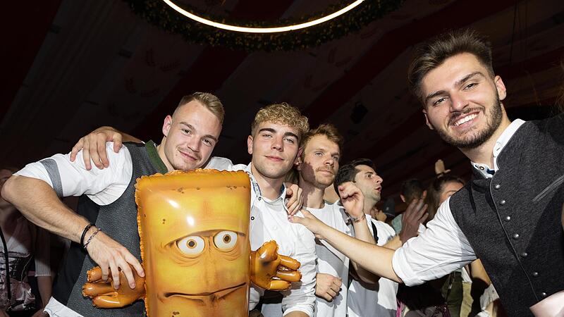 Im Bierzelt wurde am Freitagabend ausgelassen gefeiert.